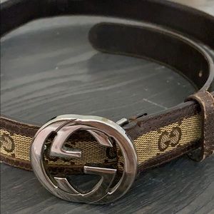 Brown Gucci belt